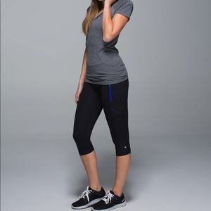 Lululemon Passion Crop with Prisma Embossing 6